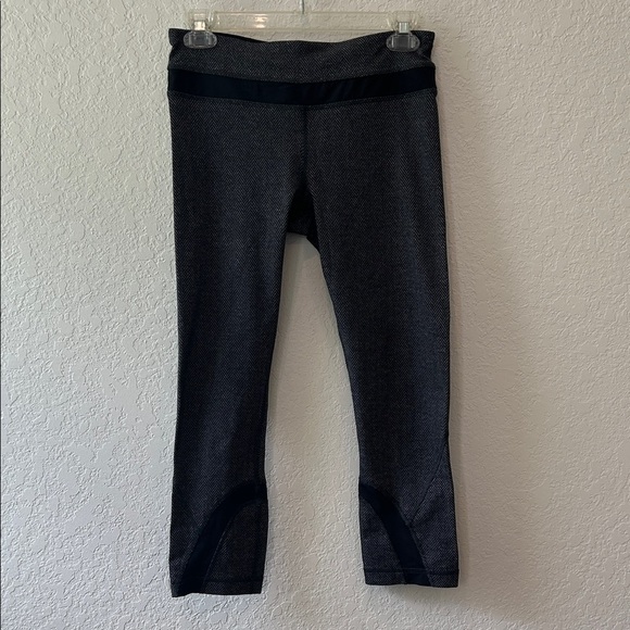 Lululemon Athletica Lululemon Run Inspire Crop II All Luxtreme - Picture 2 of 11